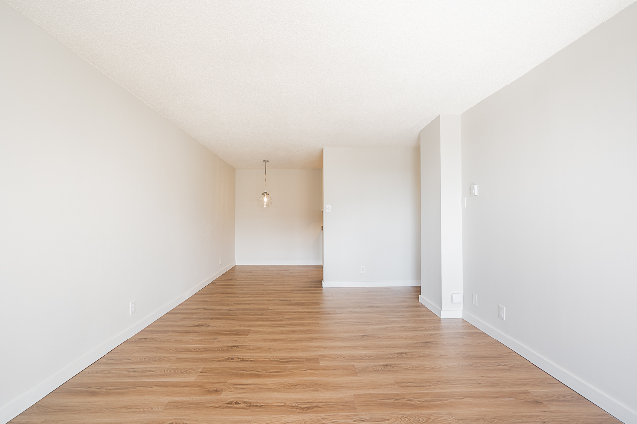 #1307 – 2016 Fullerton Avenue